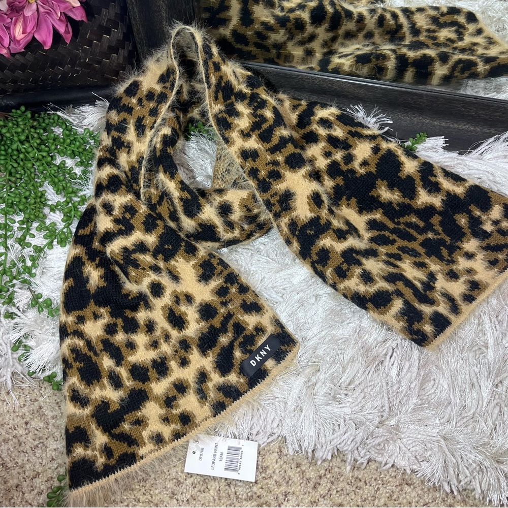 -💙2/$40💙NWT DKNY Leopard Printed Eyelash Fuzzy Knit Scarf - Picture 5 of 16